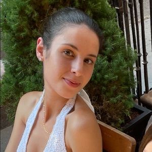 Meet your Posher, Olivia